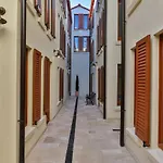 Bed\'R Mediterranean Houses